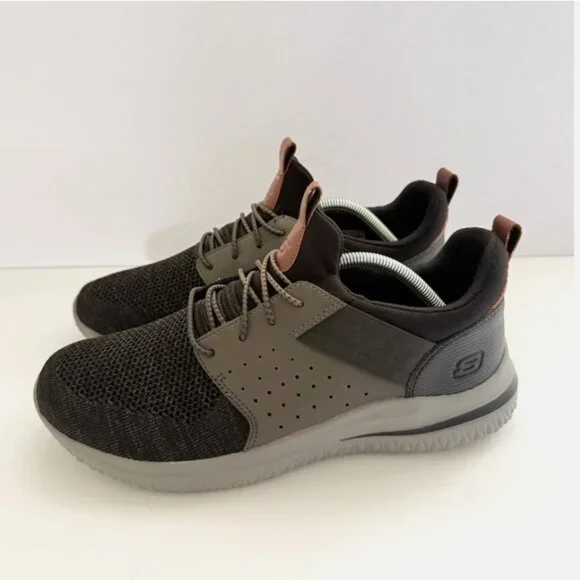 SKECHERS Men's Sneakers 10 Black/Gray Wide Fit Air Cooled Memory Foam Gogamat - Picture 2 of 8